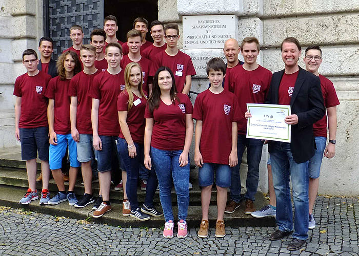 Schüler der Staatliche Realschule Neufahrn in Ndb. erringen den 1. Platz beim bayernweiten Wettbewerb "Technik-Scouts"