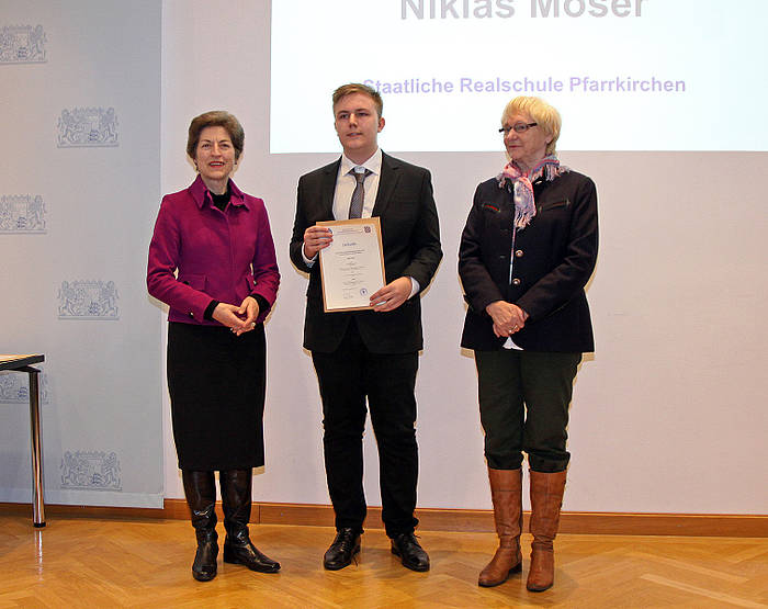 Verleihung der Urkunde durch Frau Ministerialdirigentin Elfriede Ohrnberger