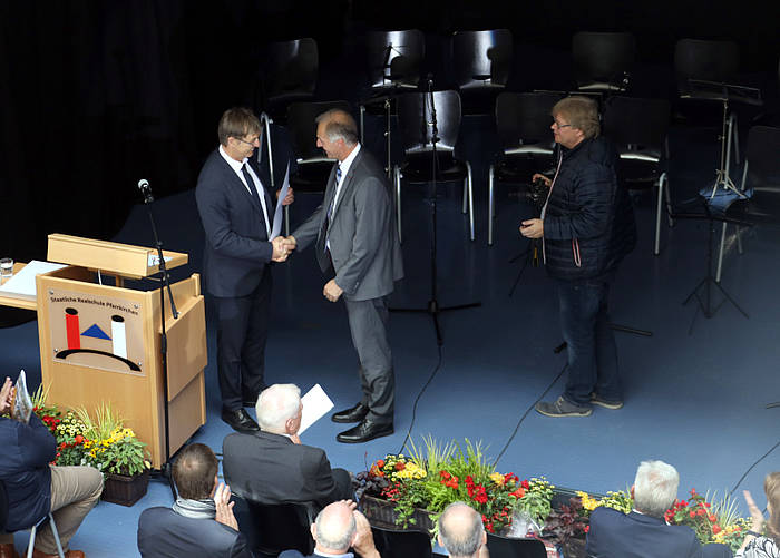 Die Realschule Pfarrkirchen gibt es seit 50 Jahren – Jubiläum mit vielen Geburtstagsgästen und buntem Programm