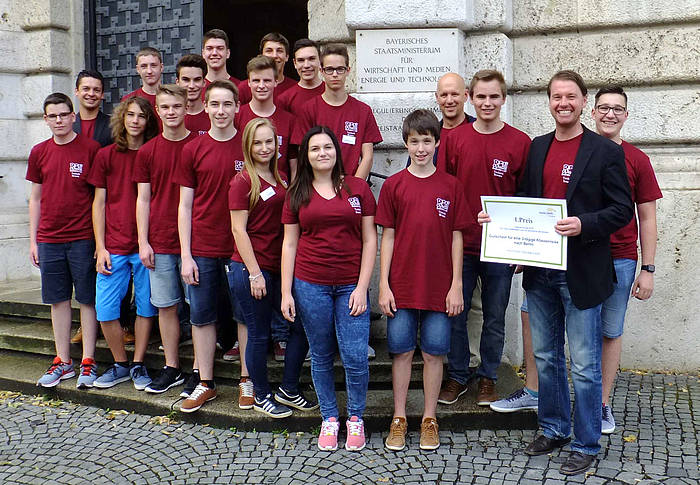 Schüler der Staatliche Realschule Neufahrn in Ndb. erringen den 1. Platz beim bayernweiten Wettbewerb "Technik-Scouts"