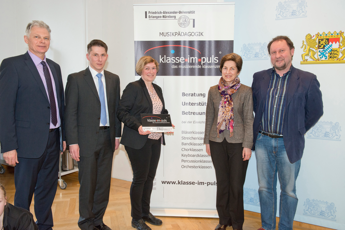 Prof. Dr. Wolfgang Pfeiffer, Stefan Burzler, Sabine Gehring, Ministerialdirigentin Elfriede Ohrnberger und Gerhard Reissig (von links nach rechts)