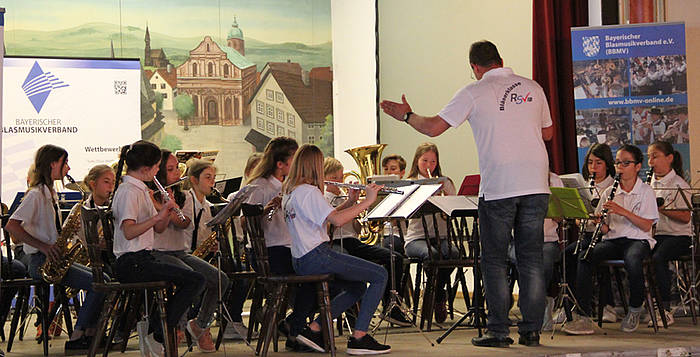 Staatlichen Realschule Vilsbiburg belegt den ersten Platz beim Bläserklassenwettbewerb