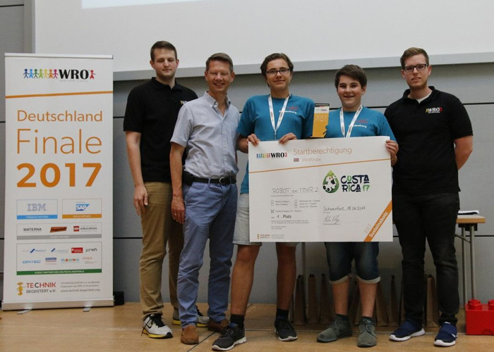 Staatliche Realschule Riedenburg erringt den 1. Platz bei der World Robot Olympiad